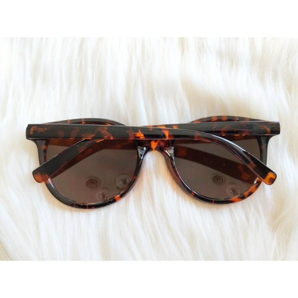 Nwt Classic tortoiseshell sunnies - Picture 3 of 4